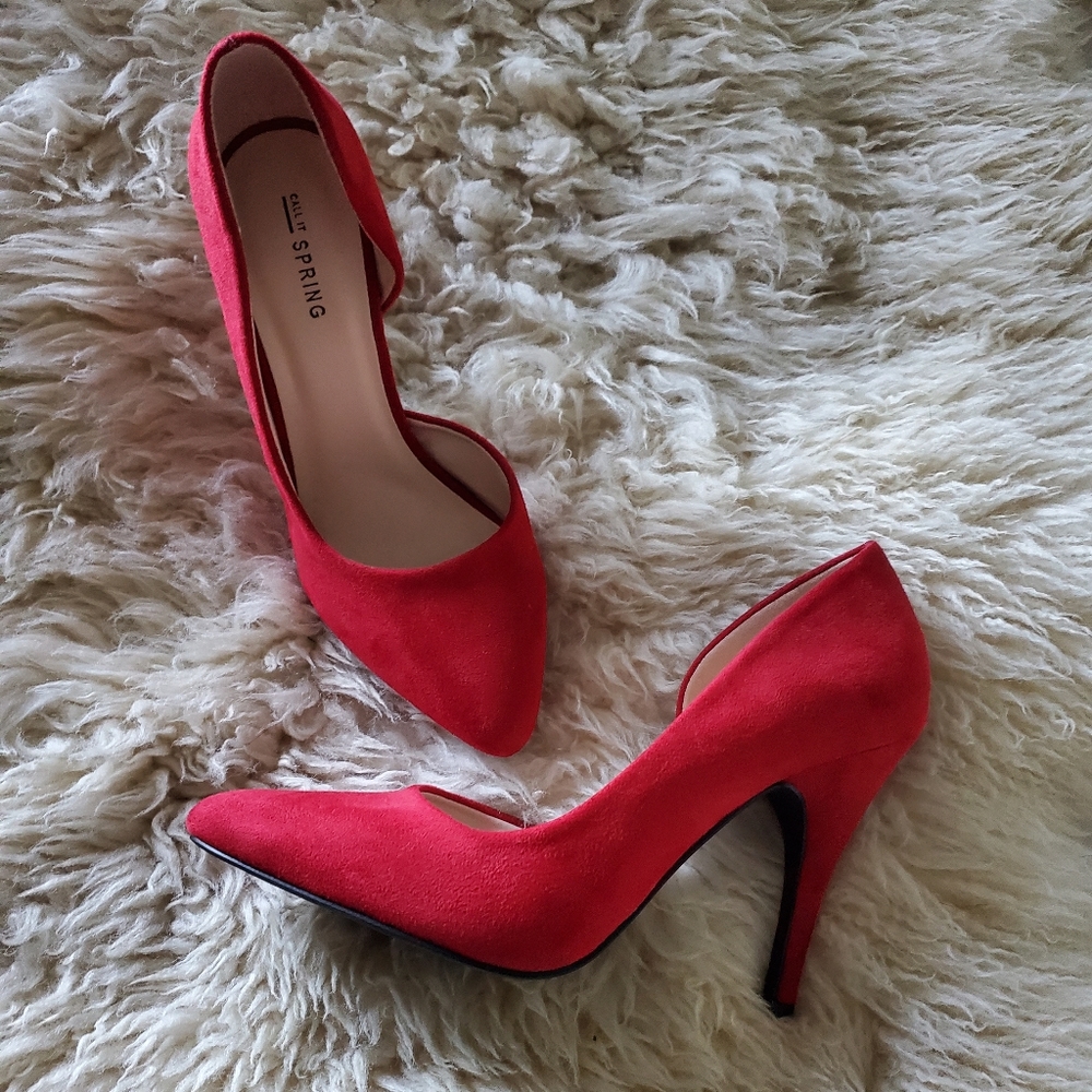 Red Pumps
